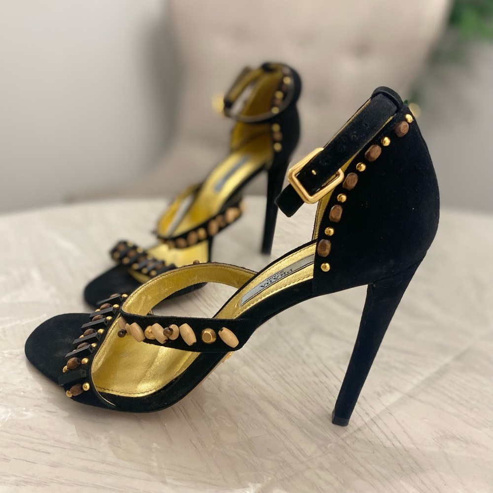 Prada Women’s designer shoe. Perfection at its finest! - Picture 5 of 7